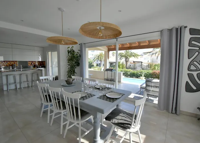 Moana Lagune 4 Chambres, 4 Salles De Bain, Piscine Privative Chauffee A 30 Degres Toute L Annee, Balneo, Terrain De Petanque Prive, Ping-pong