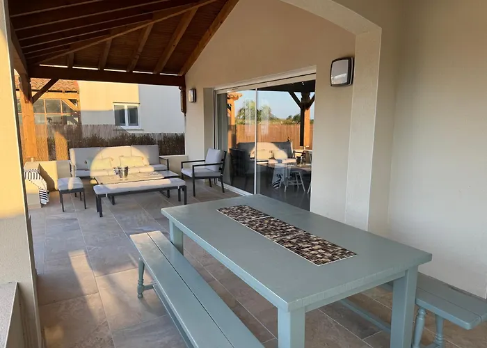 Moana Lagune 4 Chambres, 4 Salles De Bain, Piscine Privative Chauffee A 30 Degres Toute L Annee, Balneo, Terrain De Petanque Prive, Ping-pong ヴィラ